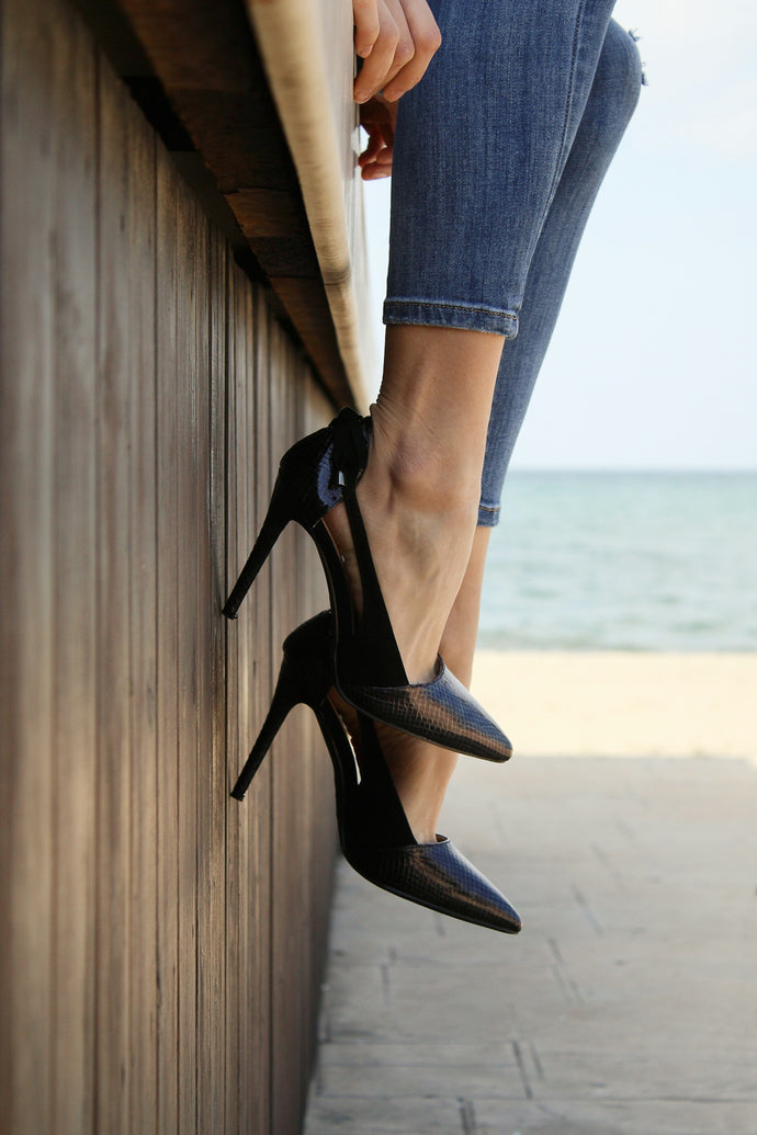 How Women Shoes Like Bling Bling Crystal Sneakers Can Heighten Your Style with Elegance