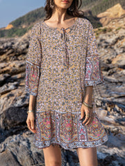 Боемски празничен фустан со етнички цветен деколте со 3/4 ракави