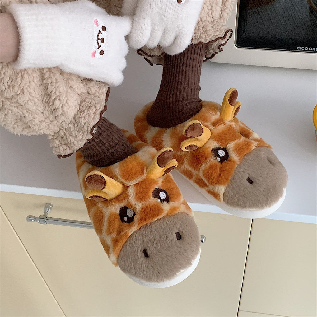 Girls giraffe 2024 slippers