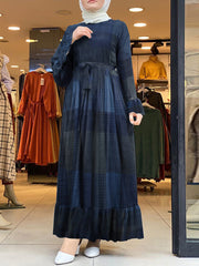 Жіноча максі-сукня з поясом і гойдалками-кафтаном з рюшами