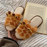Roztomilé zimné teplé papuče žirafa