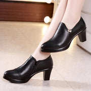 Sapatos femininos de couro preto dividido, salto alto para pés finos