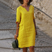 Gelbes Baumwoll-Leinen-Kleid Lässiger V-Ausschnitt mit lockerer Taille